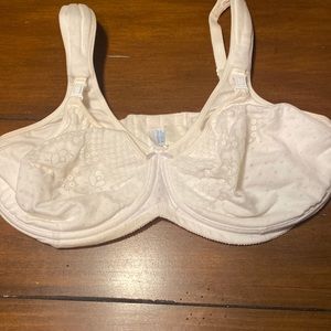 Medela nursing bra size 38D